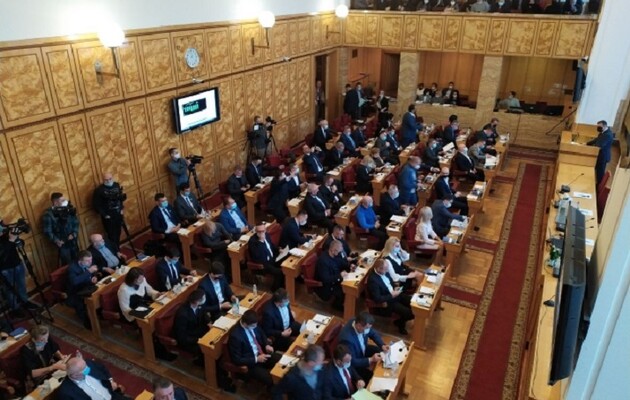 Депутати від партії угорців влаштували демарш на першому засіданні Закарпатської облради 
