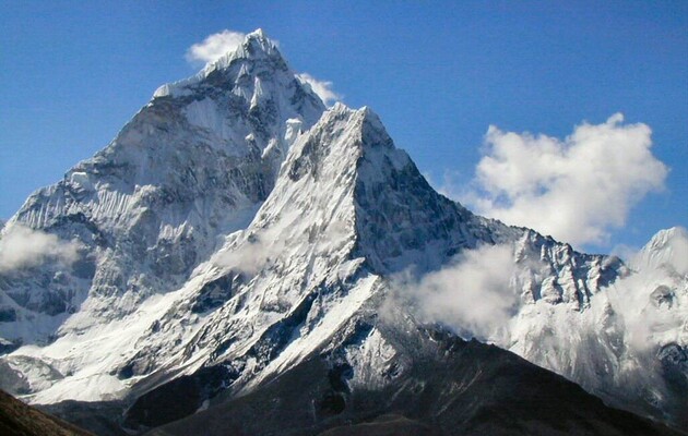Эверест оказался почти на метр выше, чем считалось