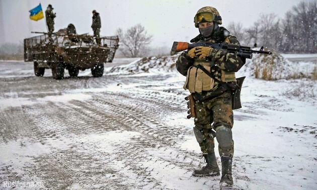 Окупанти в Донбасі підтягують важке озброєння до передової 