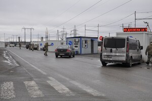 Окупанти блокують пропуск українців через п'ять КПВВ з семи в Донбасі 