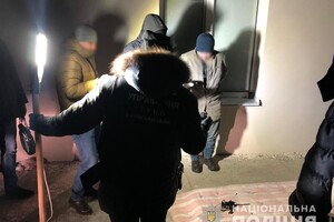 Во время задержания банды под Киевом, главарь отстреливался и бросил гранату в полицейских: ранены два бойца КОРД