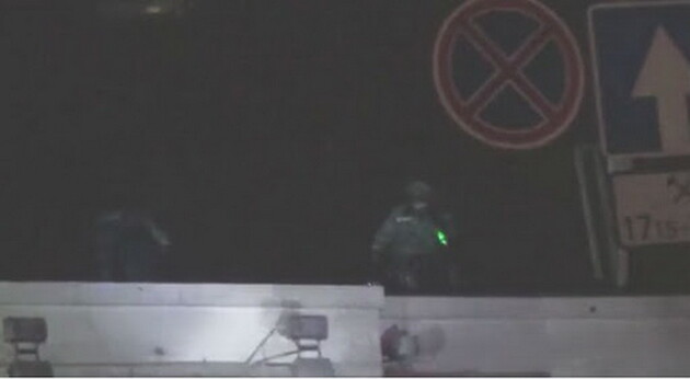 "Беркутівці" побили майданівців і скинули їх з колонади