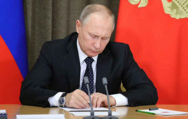 Путин подписал закон, согласно которому за признание Крыма украинским в РФ могут посадить на четыре года 