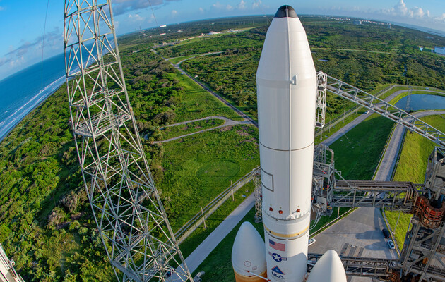 Тяжелая ракета-носитель Delta IV стартовала на орбиту с секретным спутником 