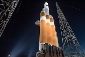 Тяжелая ракета-носитель Delta IV стартовала на орбиту с секретным спутником 