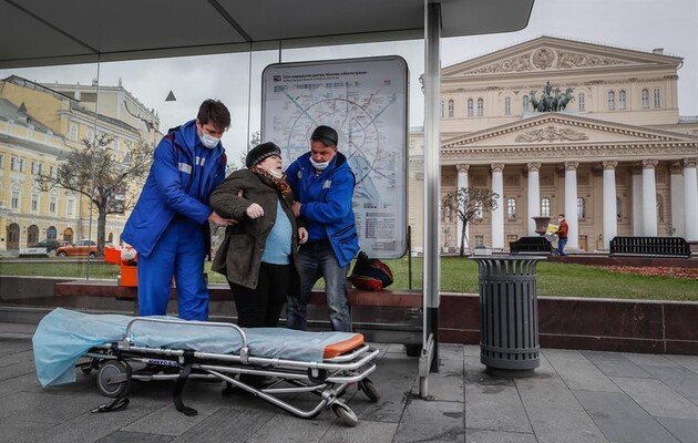 В РФ за сутки впервые умерло более 600 человек с коронавирусом