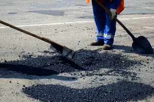 У Черкаській області на ремонті доріг вкрали сім млн грн 