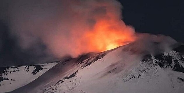 После землетрясения на Сицилии проснулся вулкан Этна