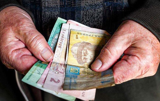 З 1 січня пенсії підвищать на 300 гривень 