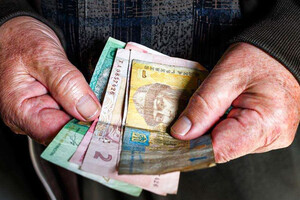 З 1 січня пенсії підвищать на 300 гривень 