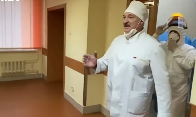 Лукашенко зовет украинских медиков в Беларусь. Кулеба ему ответил