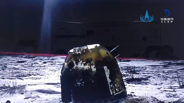 Місія «Чан'е-5»: капсула китайського зонда із зразками місячного ґрунту повернулася на Землю 