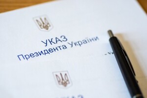 Зеленский наградил пожизненной стипендией шестерых учителей