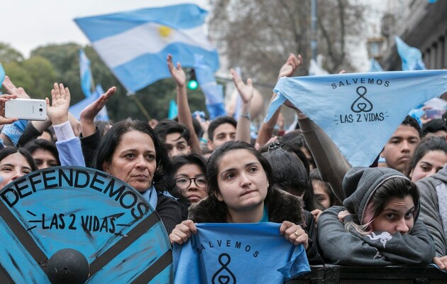 В Аргентині зібрали понад 250 тисяч підписів за легалізацію абортів 