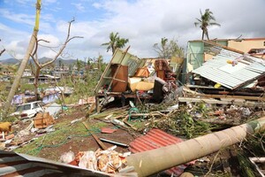 На Фіджі налетів потужний ураган: Один з островів повністю зруйнований, є загиблі 