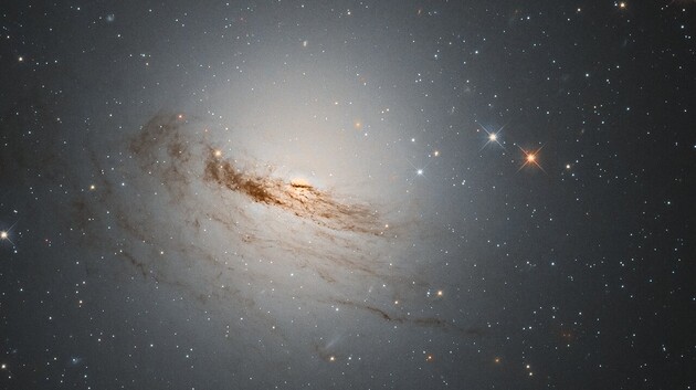 «Хаббл» сделал снимок «умирающей» галактики