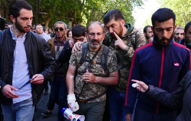 СМИ: В Ереване бастуют работники метро — требуют отставки Пашиняна
