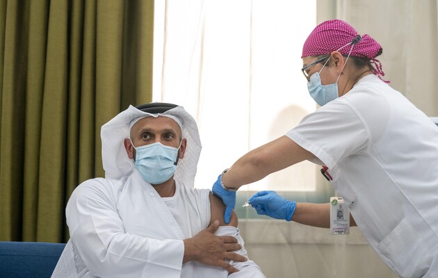 В ОАЕ вакцинують населення безкоштовно 