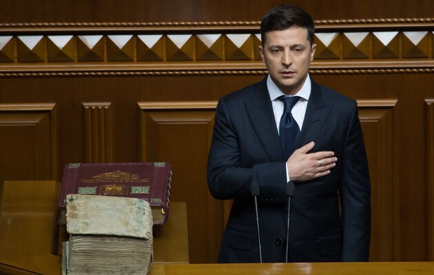 Несмотря на недоверие большинства украинцев к Зеленскому, он все равно победил бы на выборах – опрос 