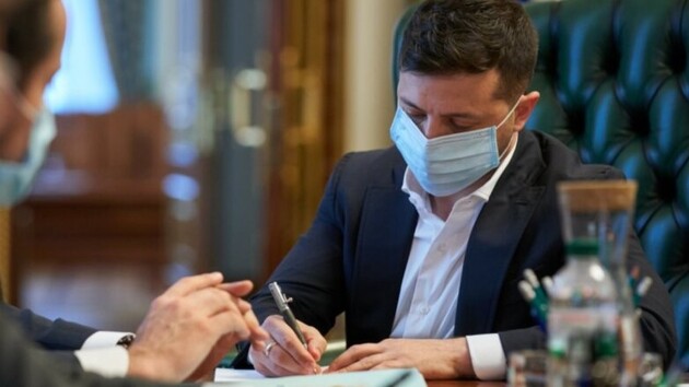 Зеленский подписал закон об обеспечении доступа украинцев к вакцинам от коронавируса