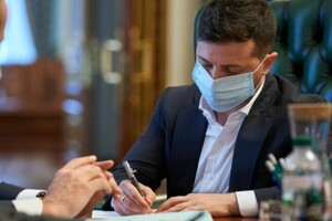 Зеленский подписал закон об обеспечении доступа украинцев к вакцинам от коронавируса
