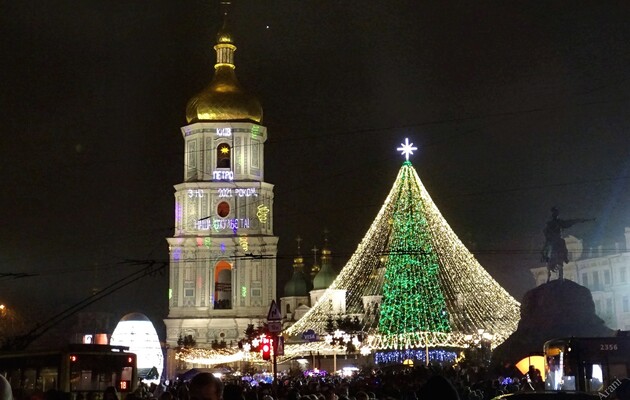 Появился сайт, на котором можно рассмотреть новогодние елки из разных городов Украины 