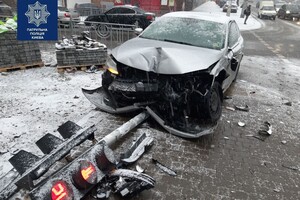 Из-за снегопада в Киеве за сутки произошло 340 ДТП 