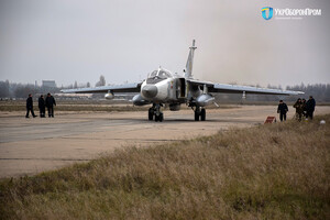 Отремонтированный самолет-разведчик СУ-24МР вернулся на базу в ВСУ – Фото