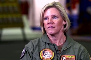 Впервые в истории женщина станет командующей ядерного авианосца США