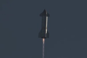 SpaceX показала полет прототипа Starship на высоту 12 километров