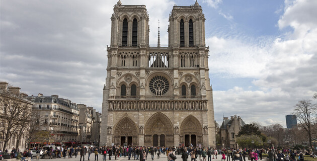 Хор собора Парижской Богоматери дал первый концерт после пожара