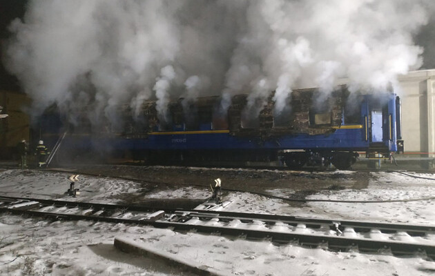 На Полтавщине полностью сгорел вагон Укрзализныци, есть жертвы