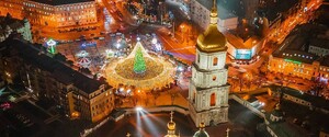Главная елка страны и скандальная шляпа: украинцы массово делятся фотографиями с Софийской площади