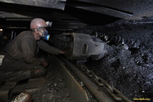 Обвал горных масс на шахте в Луганской области: одного горняка вытащили, еще один находится под завалами