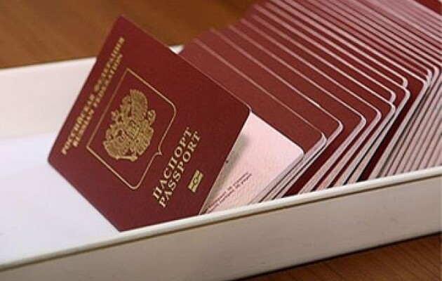 Росія роздала в окупованих Криму та Донбасі 2,3 млн своїх паспортів – Резніков