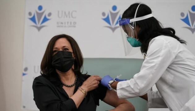 Будущий вице-президент США Харрис вакцинировалась от коронавируса