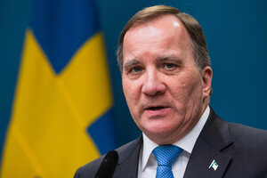 Прем'єр-міністр Швеції відвідав торговий центр перед Різдвом, через що піддався нещадній критиці 