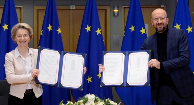 Джонсон подписал одобренное торговое соглашение с ЕС