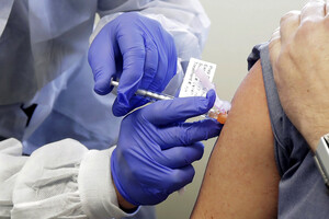 За теперішніх темпів вакцинації США зможуть зупинити пандемію лише через 10 років — NBC