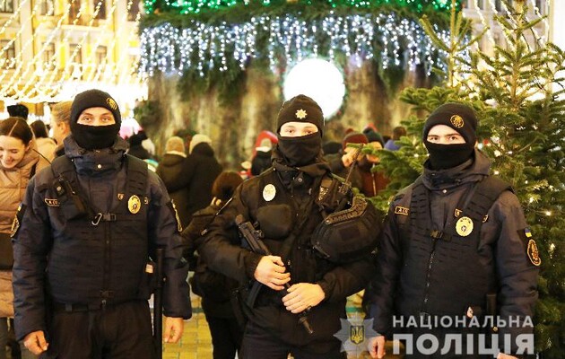 Поліція стежитиме за порядком біля новорічних ялинок