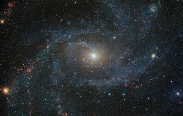 «Хаббл» сделал снимок галактики «Фейерверк»