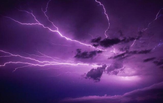 Забруднення повітря підсилює грози і блискавки