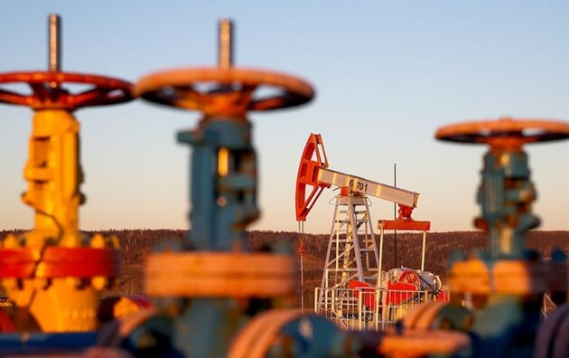 Країни ОПЕК + домовилися заморозити видобуток нафти до кінця лютого - ЗМІ 