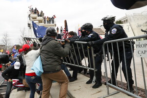 Во время протестов в Вашингтоне правоохранители задержали не менее 20 человек