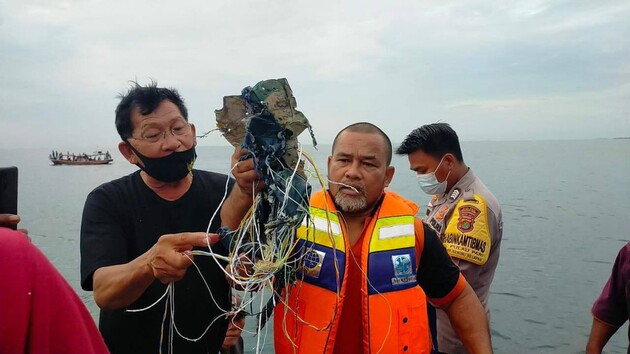 Влада Індонезії підтвердила: Boeing з пасажирами впав у море