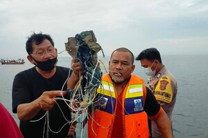 Власти Индонезии подтвердили: Boeing с пасажирами упал в море