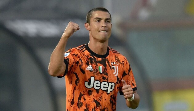 Роналду сравнялся с Бицаном