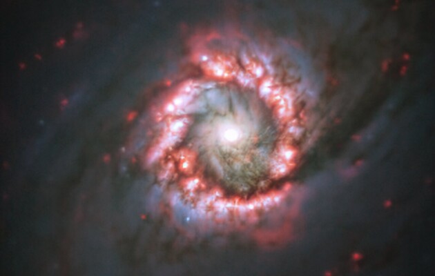 Космічну "троянду" сформувало зореутворення