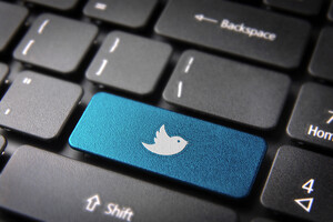 Twitter блокирует аккаунты сторонников заговора QAnon. Таких уже 70 тысяч 
