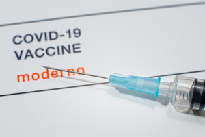 Moderna: Вакцина може гарантувати імунітет на цілий рік 